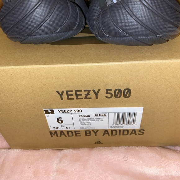 AUTHENTIC Yeezy 500 in Utility Black main image 2
